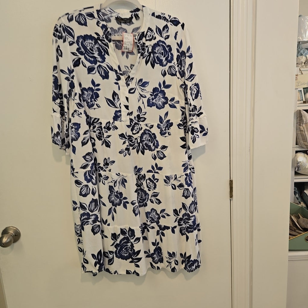 mlle gabrielle white/blue Size M dress – Share the Love Consignment
