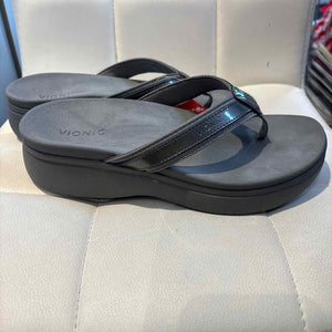 Vionic Grey Shoe Size 7.5 flip-flops