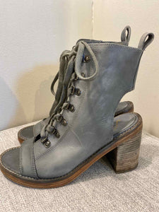 Free People gray Shoe Size 38 booties