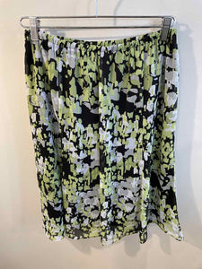 black/white/green Size 8 skirt