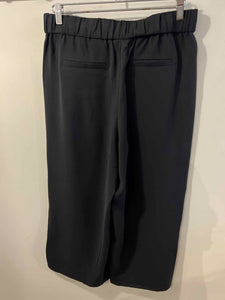 H & M Black Size 10 capris – Share the Love Consignment