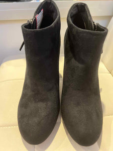 Madden Girl Black Shoe Size 9 booties