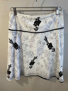 Liz Claiborne white/black Size 8 skirt