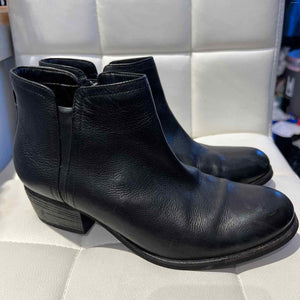 Clark's Black Shoe Size 7.5 booties
