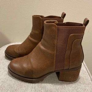 MIA brown Shoe Size 9 booties
