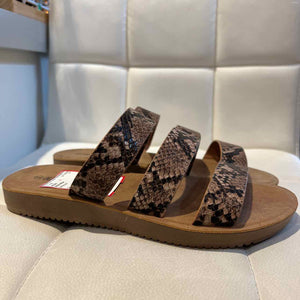 Olivia Miller tan/brown Shoe Size 6 sandals