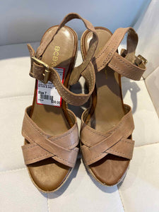 BCBG tan Shoe Size 7 sandals