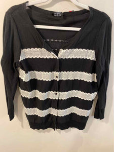 Limited black/white Size L sweater