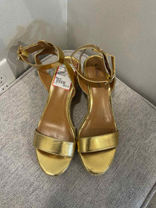 Lilly Pulitzer gold Shoe Size 9 wedge