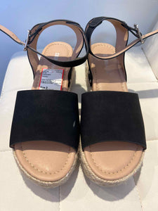 Cushionaire black/tan Shoe Size 9 sandal