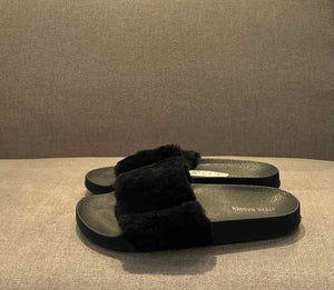 Steve Madden Black Shoe Size 9 slip-ons