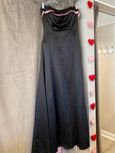 Da Vinci black/pink Size 10 gown