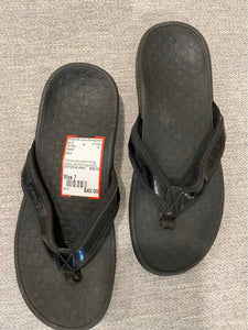 Vionic Black Shoe Size 7 flip-flops