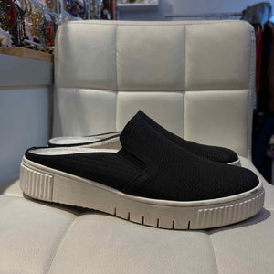 Naturalizer black/white Shoe Size 9 slip-on