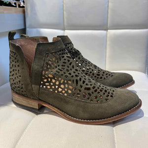 Howsty army green Shoe Size 37 booties