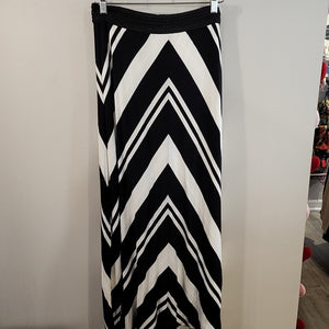 Chicos black/white Size 1 skirt